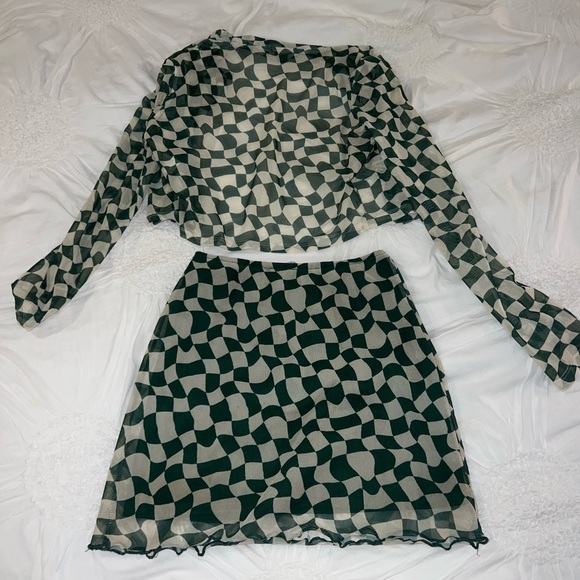 Patterned Two Piece Mesh Set - Picture 7 of 8